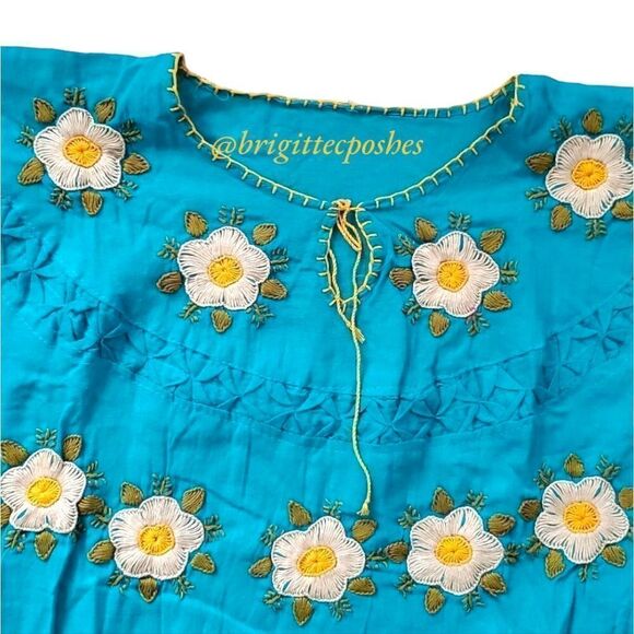 HANDMADE Traditional Embroidered Mexican Blouse - Picture 5 of 12